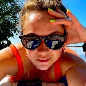 Meet your Posher, Caroline